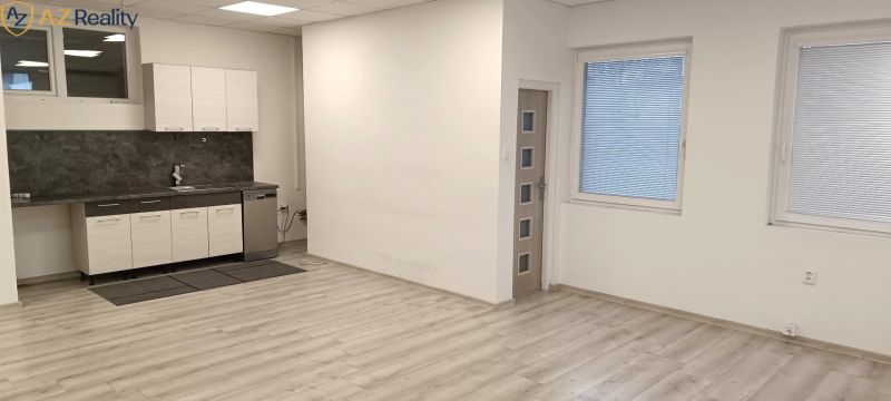 Kiadó Üzlethelység, Üzlethelység, Nové Zámky, Szlovákia
