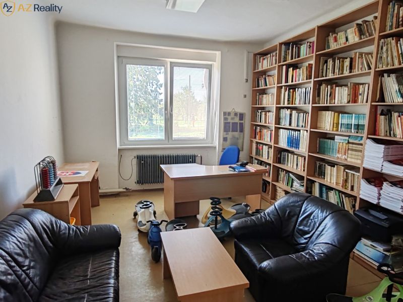 Kiadó Irodahelység, Irodahelység, Školská, Komárno, Szlovákia