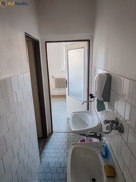 Kiadó Irodahelység, Irodahelység, Školská, Komárno, Szlovákia