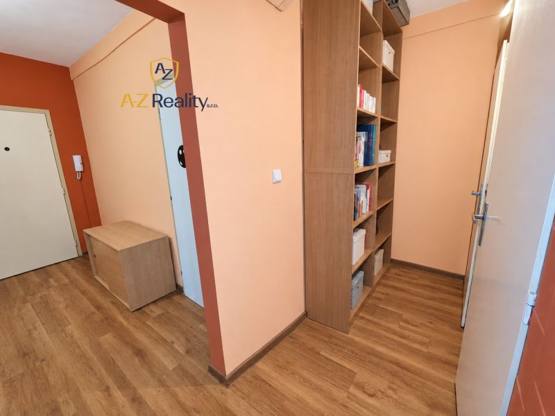 Tágas, felújítandó 2 szobás lakás eladó Nové Zámkyban